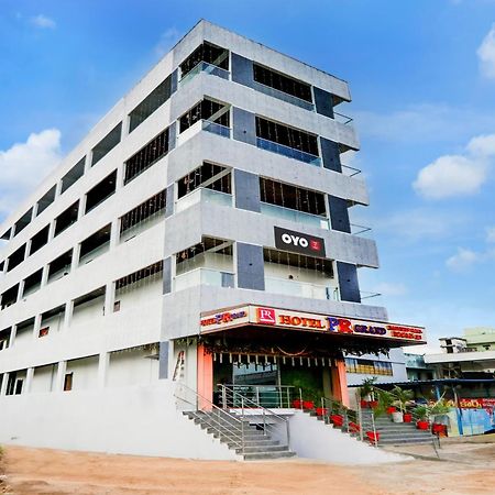 Hotel O Pr Grand Khammam Екстериор снимка
