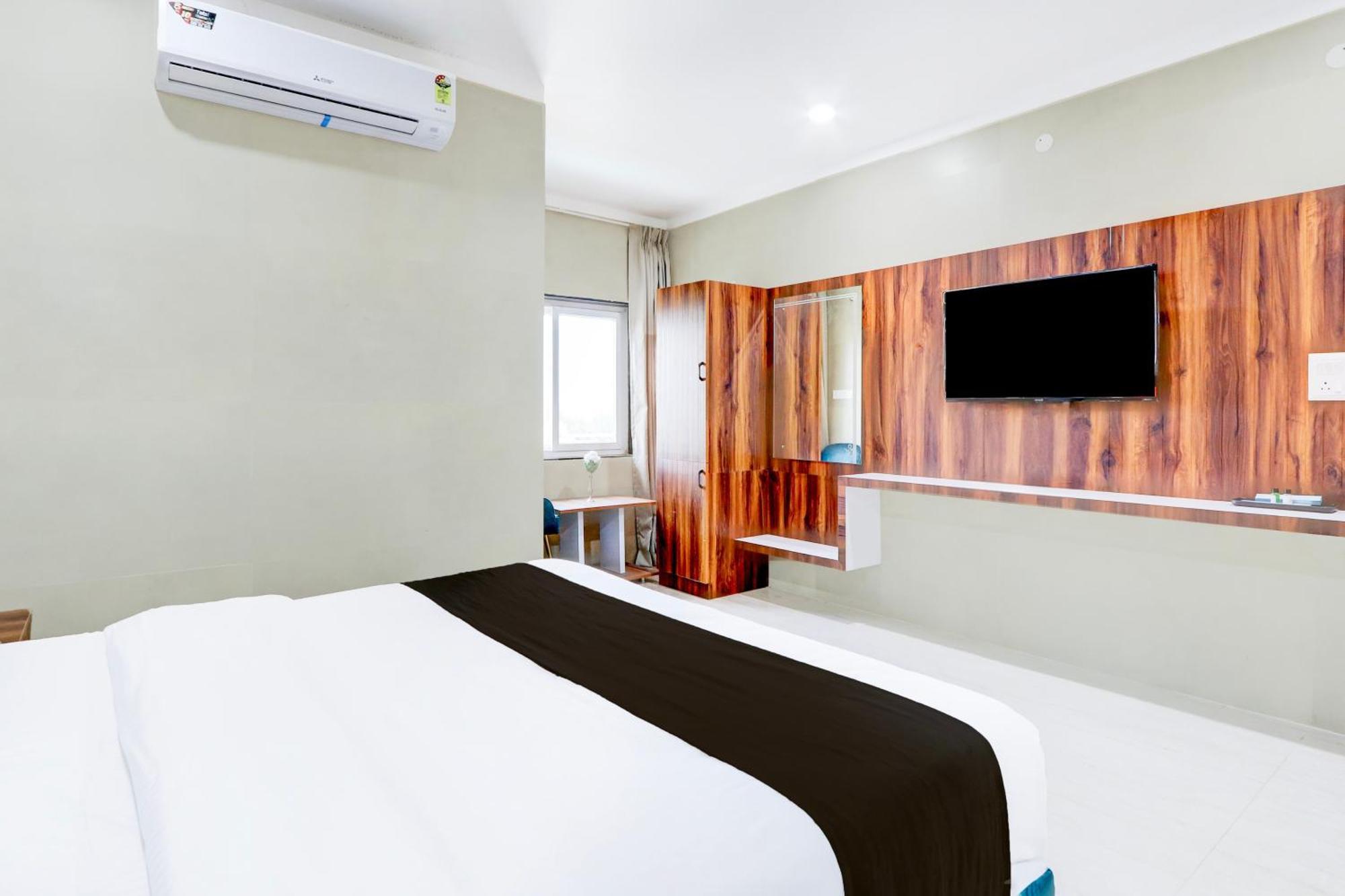 Hotel O Pr Grand Khammam Екстериор снимка