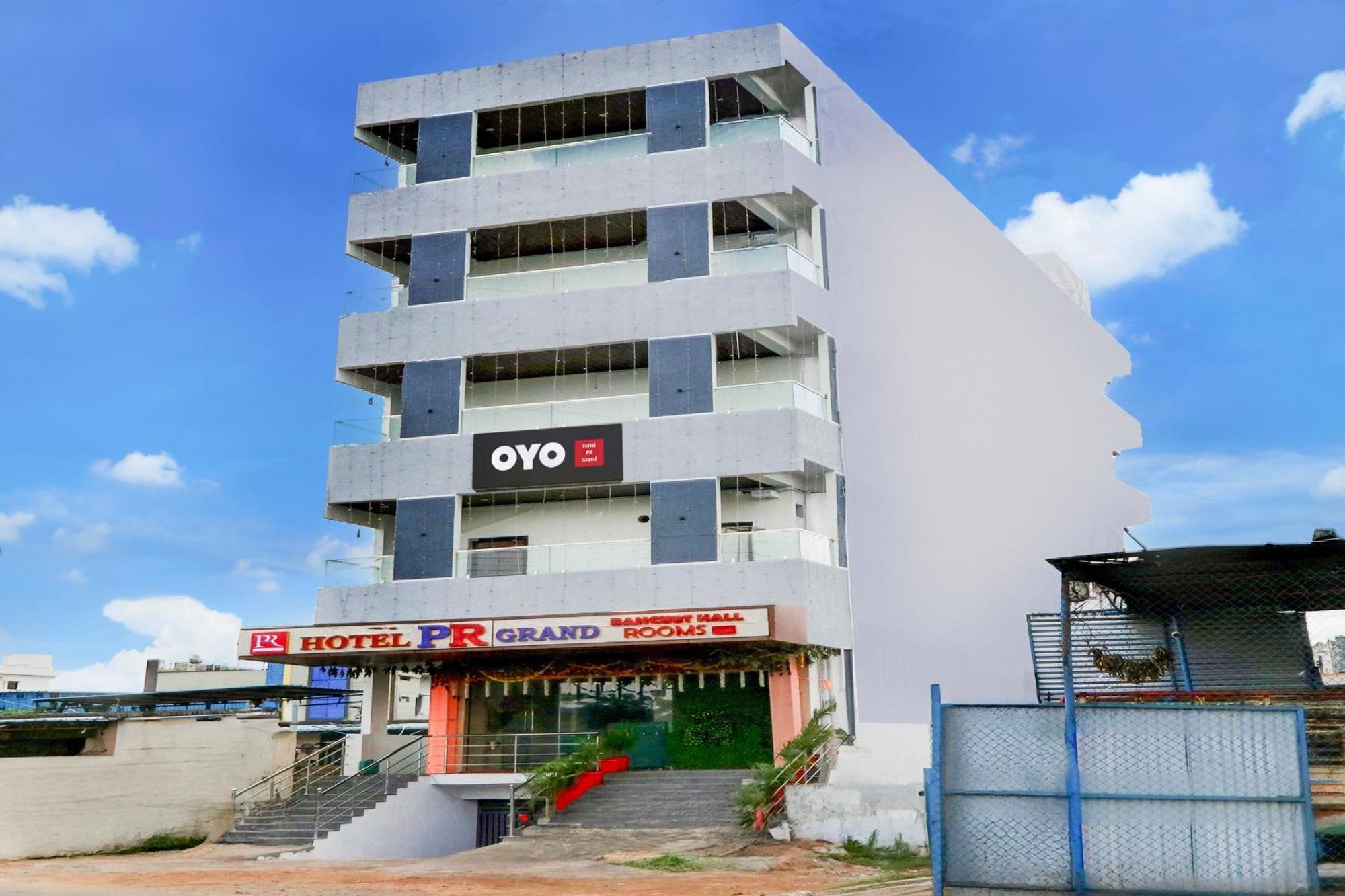 Hotel O Pr Grand Khammam Екстериор снимка