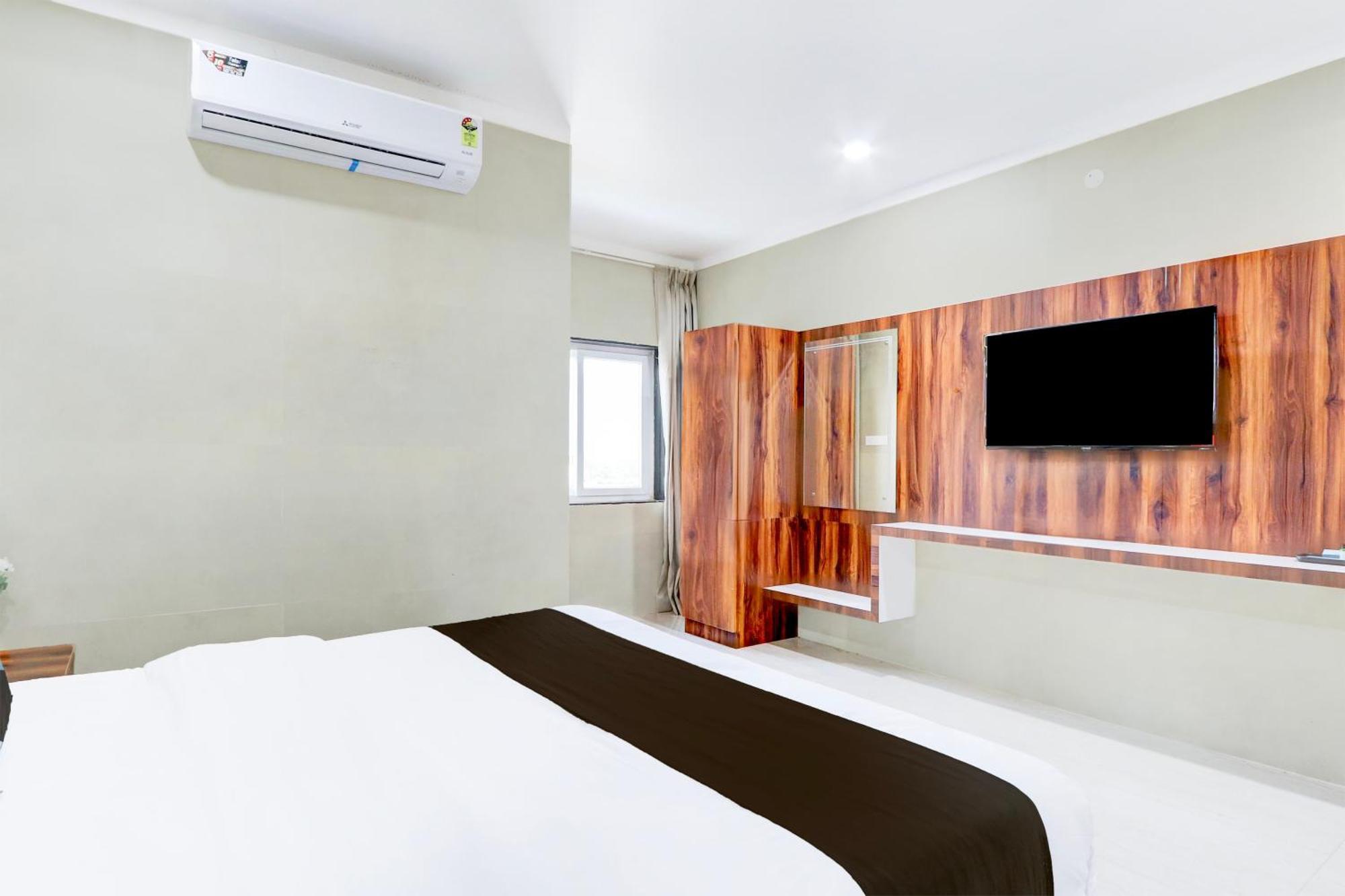 Hotel O Pr Grand Khammam Екстериор снимка