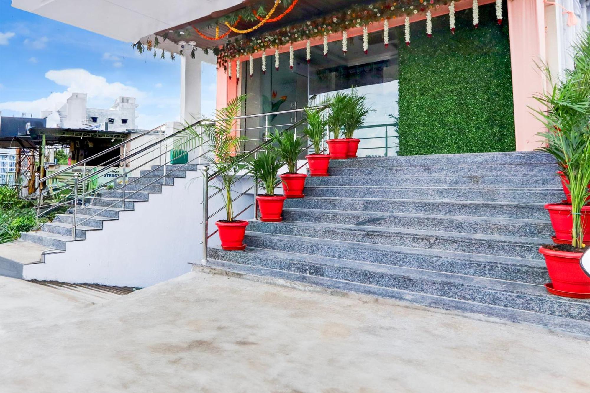 Hotel O Pr Grand Khammam Екстериор снимка