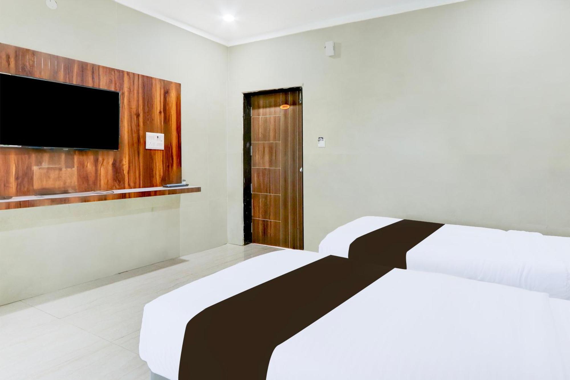 Hotel O Pr Grand Khammam Екстериор снимка
