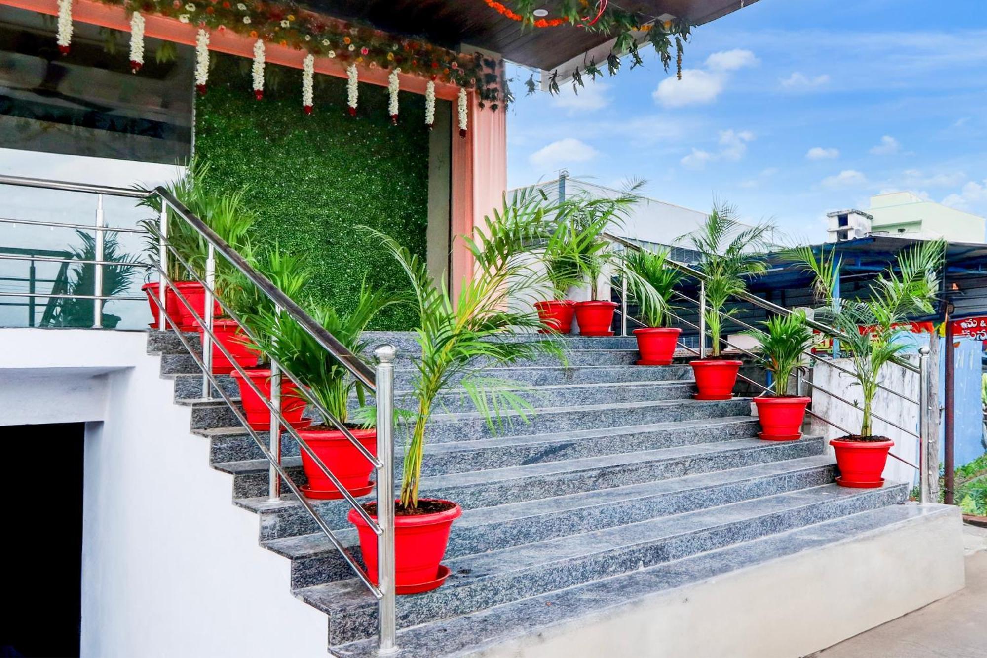 Hotel O Pr Grand Khammam Екстериор снимка