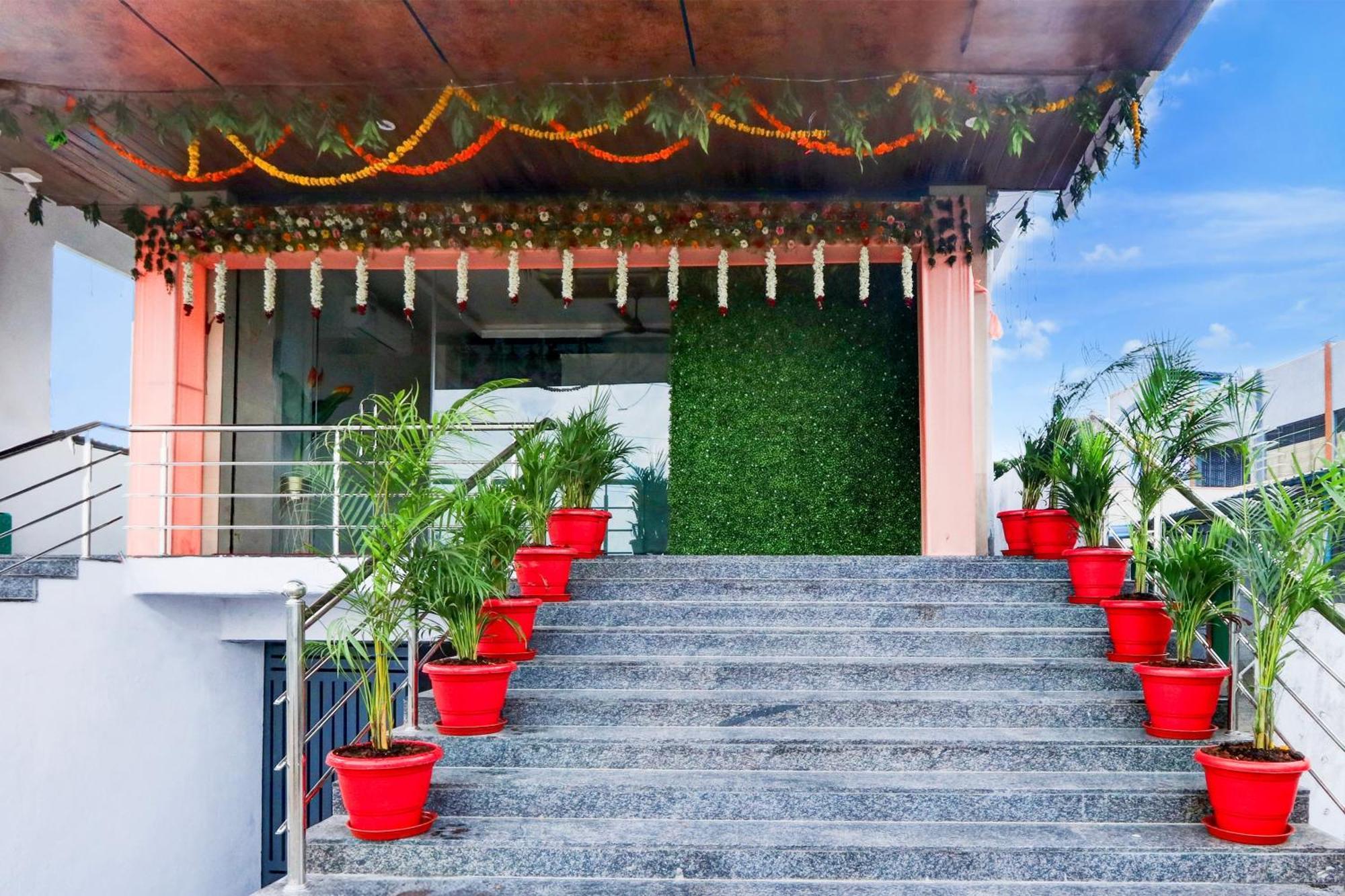 Hotel O Pr Grand Khammam Екстериор снимка