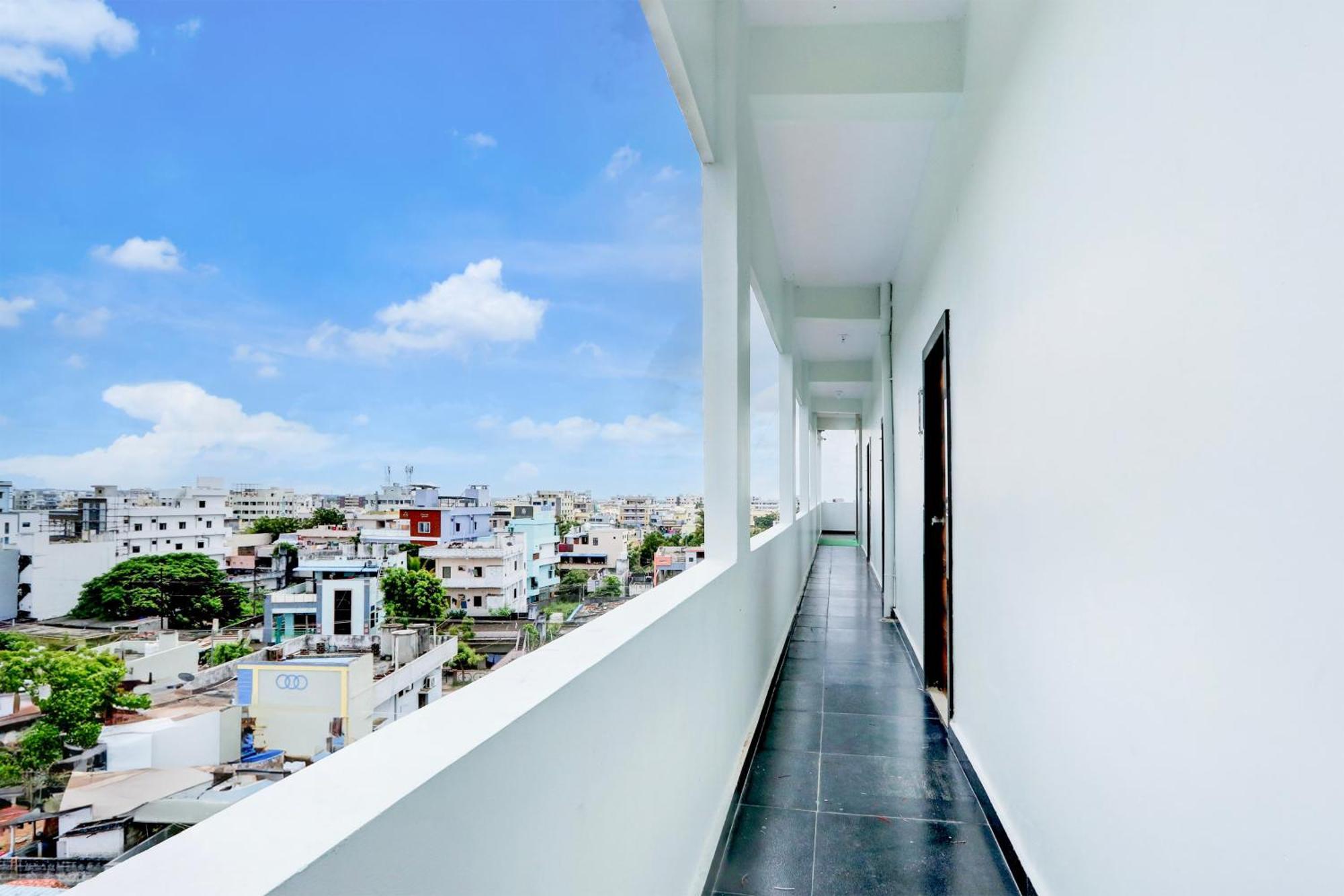 Hotel O Pr Grand Khammam Екстериор снимка
